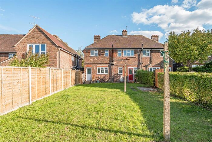 Studio To Rent In Hopkins Crescent, Sandridge, AL4