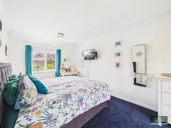 2 Bedroom Maisonette For Sale In Dione Walk, Bewbush, RH11