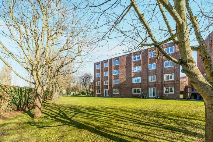 2 Bedroom Flat To Rent In Broadmeads, Ware, Herts SG12