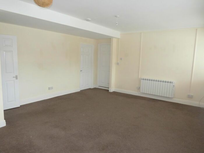 3 Bedroom Flat To Rent In Hillworth Road, Devizes, SN10