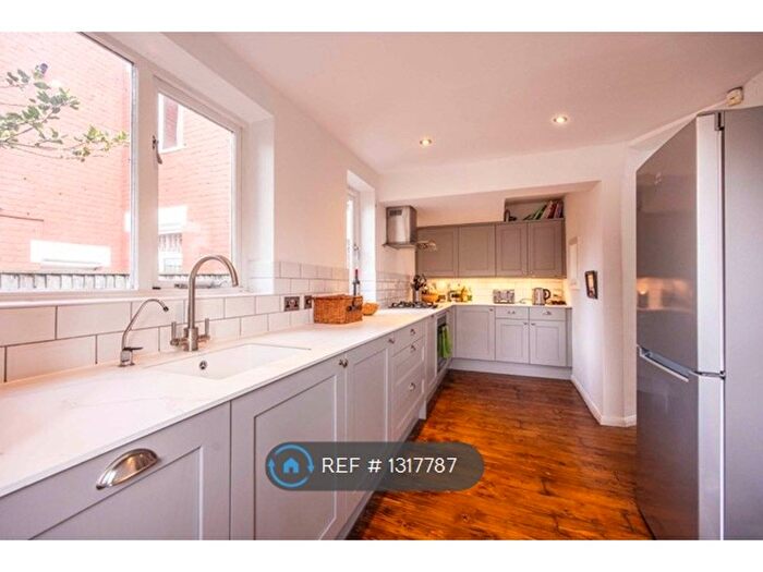 2 Bedroom Flat To Rent In Acton Lane, London, W4