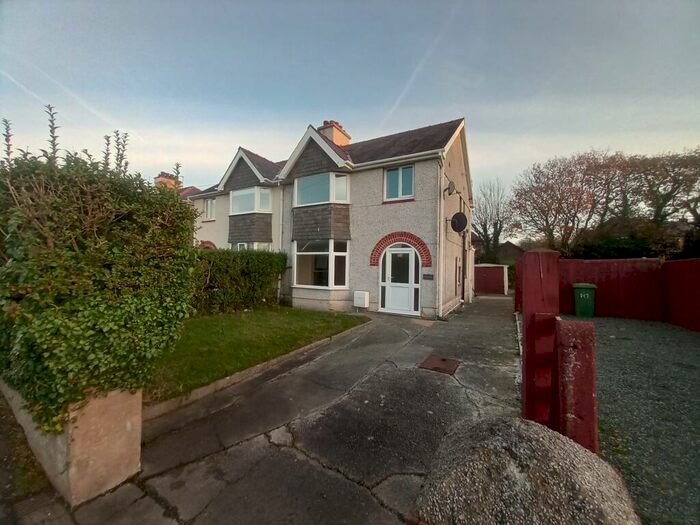 3 Bedroom Semi-Detached House To Rent In Penrhos Road, Bangor, LL57