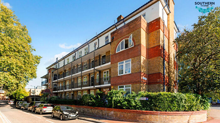 2 Bedroom Maisonette For Sale In Bryan House, Rotherhithe Street, Rotherhithe, London, SE16