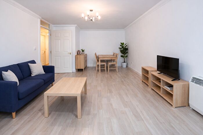 2 Bedroom Flat To Rent In Westferry Road, London, E14