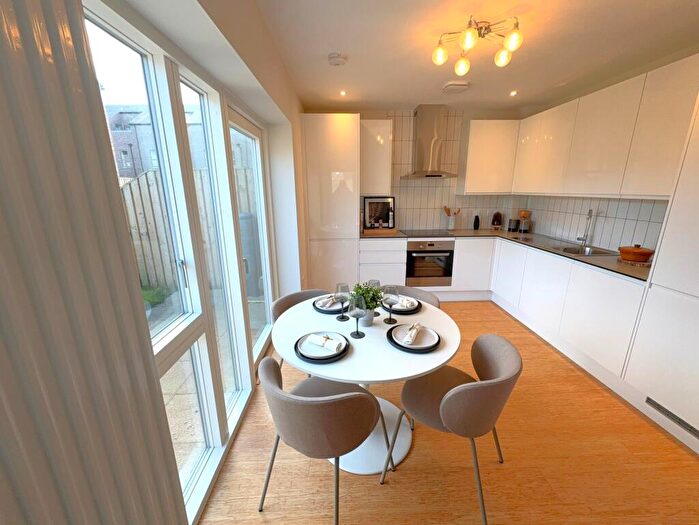 4 Bedroom End Of Terrace House For Sale In Oakfield, Swindon, SN3