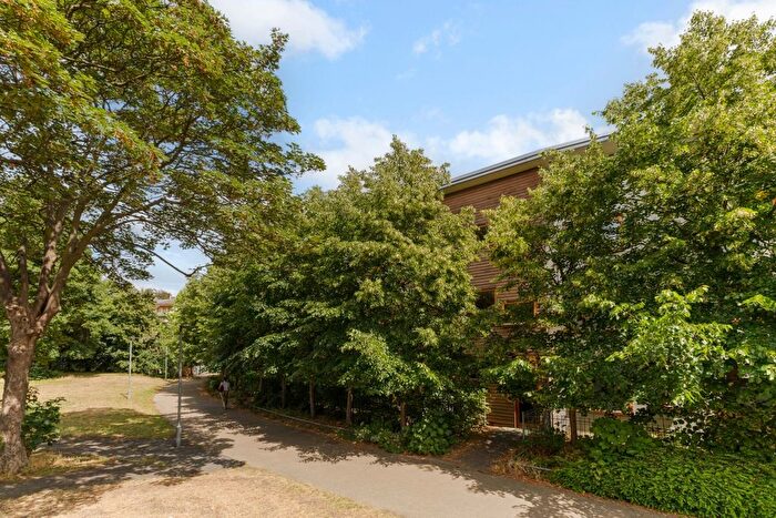 1 Bedroom Flat To Rent In Boatemah Walk, London, SW9