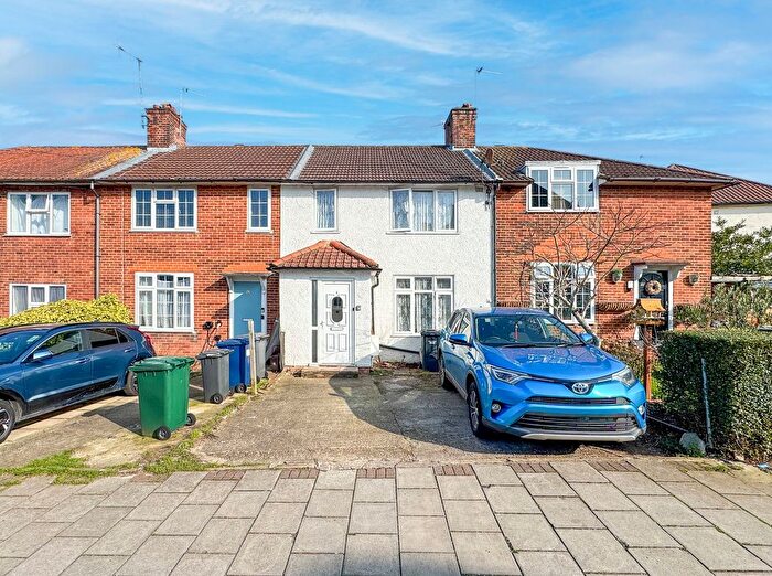 3 Bedroom Property To Rent In Gold Hill, Edgware, HA8