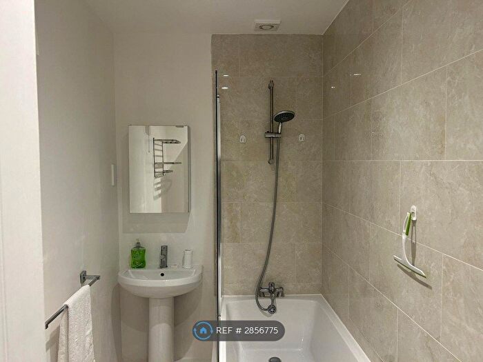 2 Bedroom Flat To Rent In Madison Heights, Hounslow, TW3