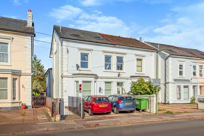 1 Bedroom Flat To Rent In Gloucester Road, Redhill, RH1