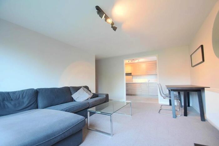 2 Bedroom Flat To Rent In Jupiter Heights, St Andrews Park, Uxbridge, UB10