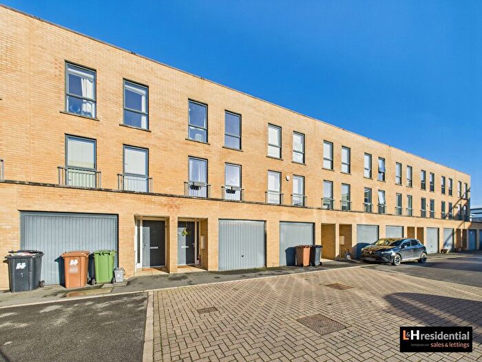 3 Bedroom Terraced House For Sale In Studio Way, Borehamwood, WD6