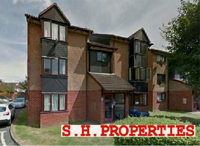 Flat To Rent In Pasteur Close, Colindale, NW9