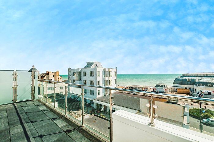 2 Bedroom Flat For Sale In South Street, Worthing, West Sussex, BN11