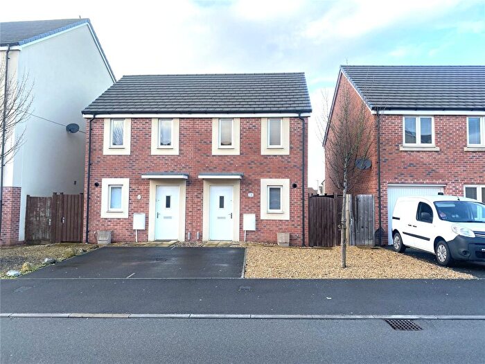2 Bedroom End Of Terrace House To Rent In Hamilton Drive, Bridgwater, Somerset, TA6