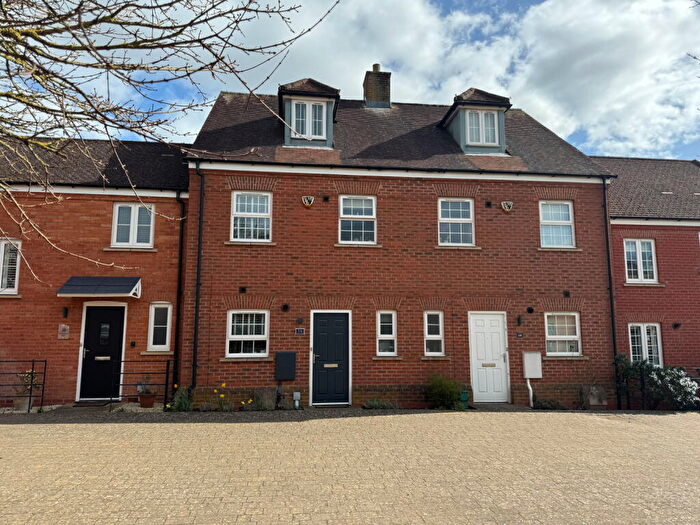 3 Bedroom Terraced House For Sale In Whitehead Way, Buckingham, MK18