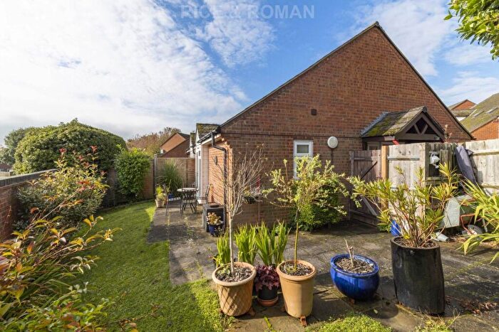 1 Bedroom Retirement Property For Sale In Rowan Mead, Tadworth, KT20