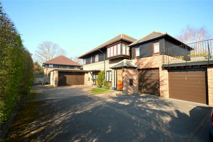 3 Bedroom Flat To Rent In Larch Close, Chichester, West Sussex, PO19