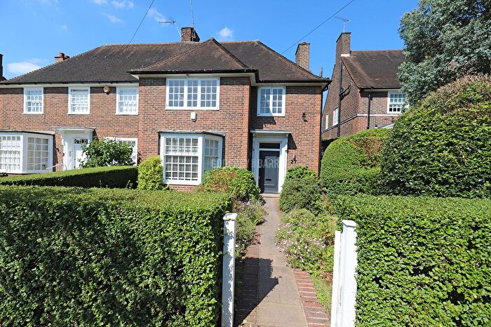 4 Bedroom Semi-Detached House To Rent In Gurney Drive, London, N2