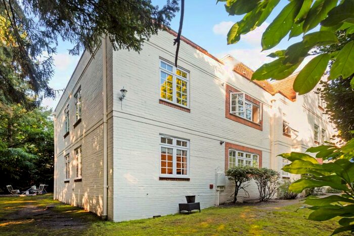 1 Bedroom Flat To Rent In Ivy Drive, Lightwater, Surrey, GU18