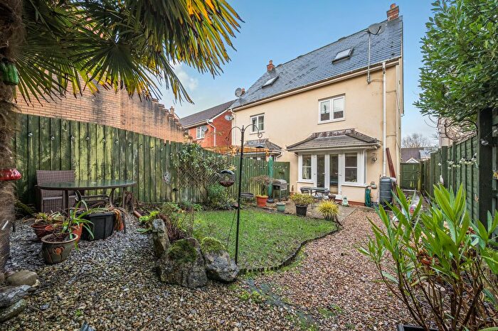 3 Bedroom Semi Detached House For Sale In Oakfields, Tiverton, Devon, EX16