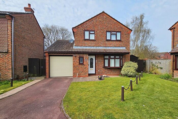 3 Bedroom Detached House For Sale In Paddock End, Denmead, PO7