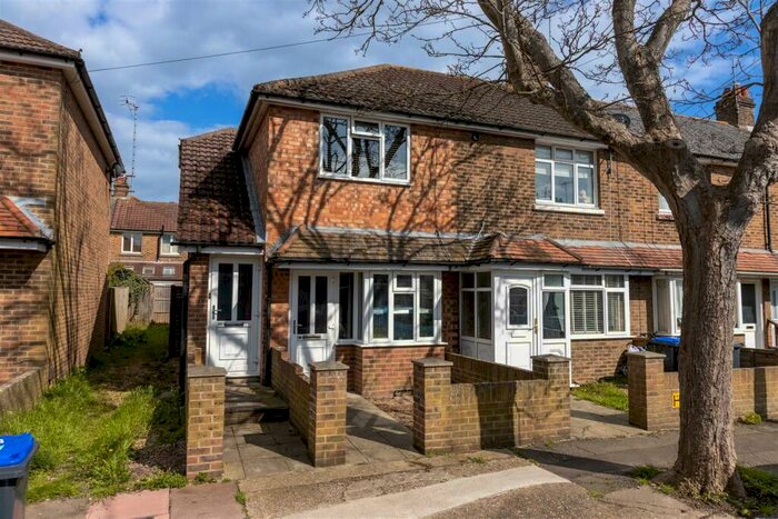 1 Bedroom Flat To Rent In St. Anselms Road, Worthing, BN14