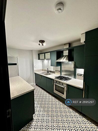 2 Bedroom Flat To Rent In Salamander Court, Edinburgh, EH6