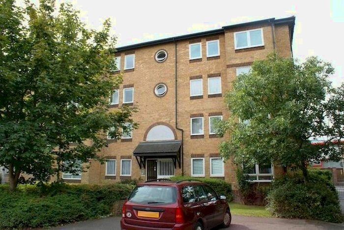 2 Bedroom Flat To Rent In Chaucer Drive, London, SE1