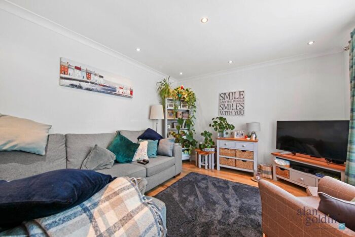 4 Bedroom Terraced House To Rent In Torrington Drive, EN6