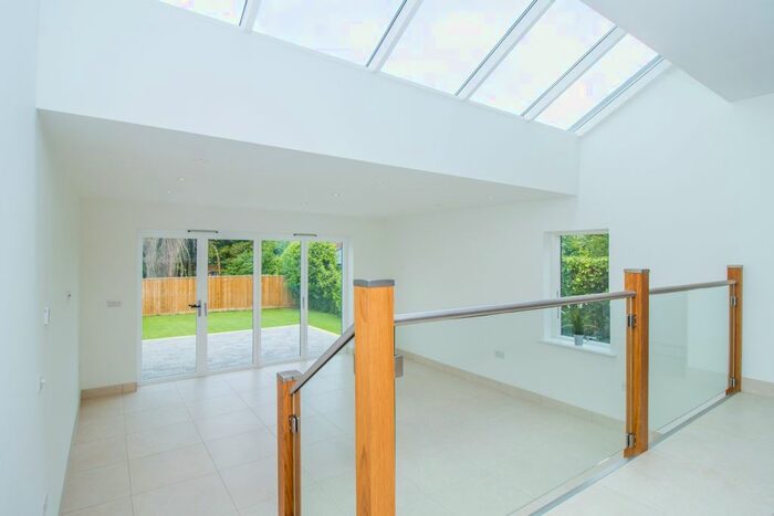 4 Bedroom Semi-Detached House To Rent In Cumnor Hill, Oxford, OX2