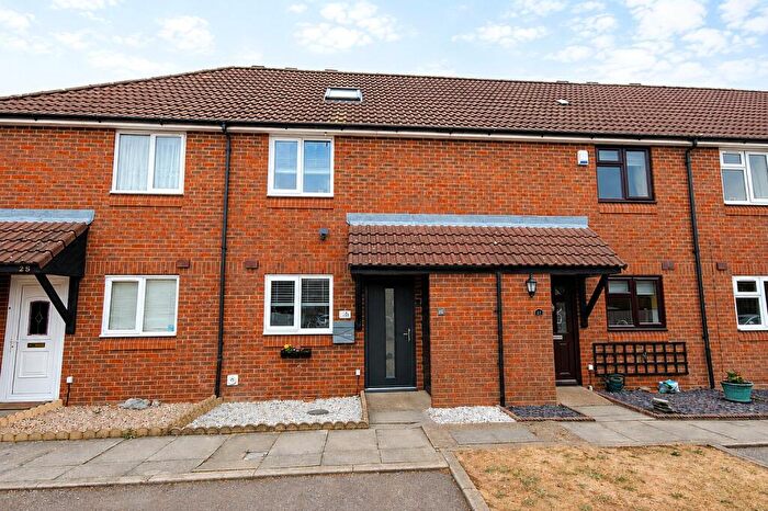 3 Bedroom Terraced House For Sale In Shelton Avenue, Toddington, Bedfordshire, LU5