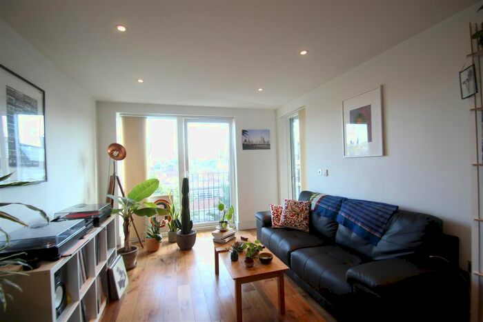 1 Bedroom Flat To Rent In Grand Canal Apartments, De Beauvoir Crescent, Islington, N1