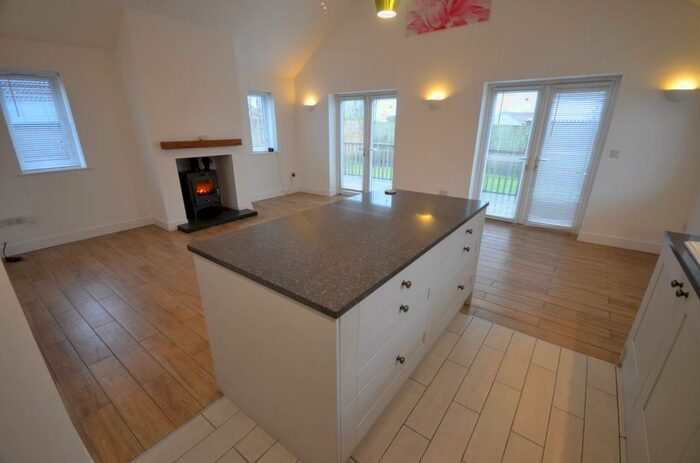 3 Bedroom Bungalow To Rent In Crabtree Lane, Sutton-On-Sea, LN12