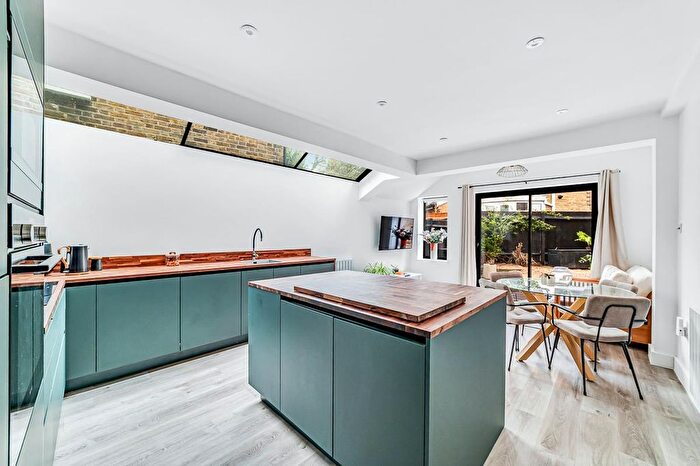 2 Bedroom Flat For Sale In Bollo Bridge Road, London, W3