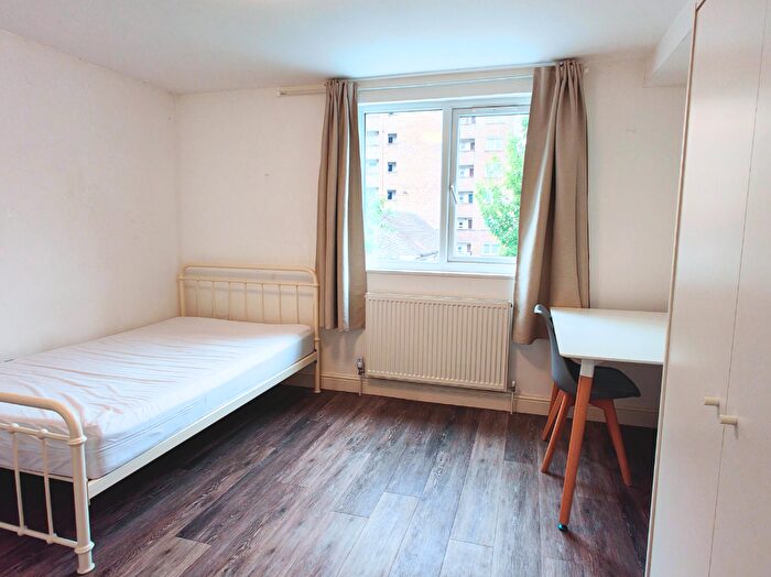 6 Bedroom Terraced House To Rent In Wesley Close, London, SE17