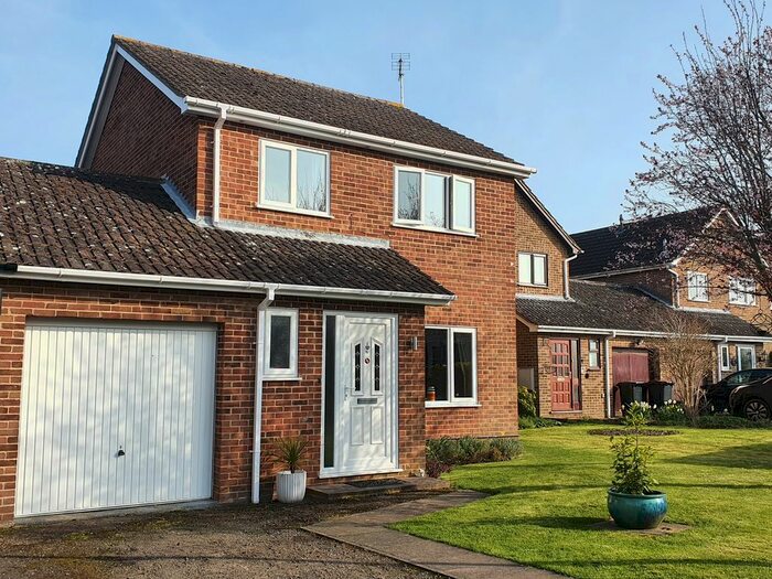 3 Bedroom Link Detached House For Sale In Duchy Close, Chelveston, Wellingborough, NN9