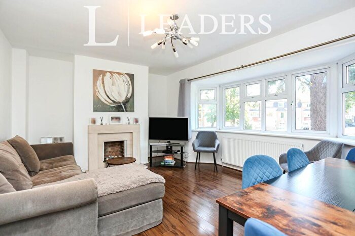 3 Bedroom Flat To Rent In Southend Road, Beckenham, BR3