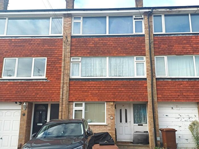 4 Bedroom Terraced House To Rent In Beverley Close, Rainham, Gillingham, Kent, ME8