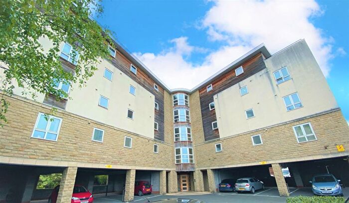 2 Bedroom Flat To Rent In Boatmans Wharf, View Croft Road, Shipley, BD17