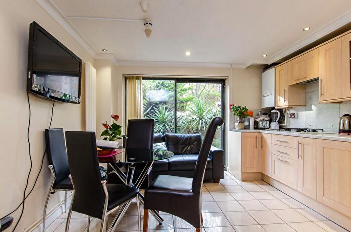 4 Bedroom End Of Terrace House To Rent In Frankland Close, Bermondsey, London, SE16