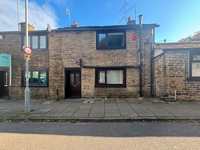 2 Bedroom Cottage For Sale In Green End, Clayton, Bradford, BD14