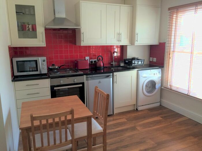 2 Bedroom Flat To Rent In Nd And Rd Floor Flat, Balham, London, SW12