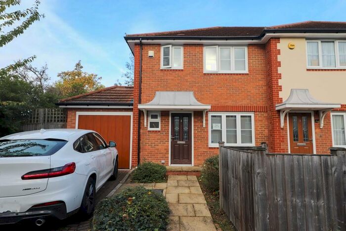 3 Bedroom Semi-Detached House To Rent In Hadleigh Close, Harrow, HA2