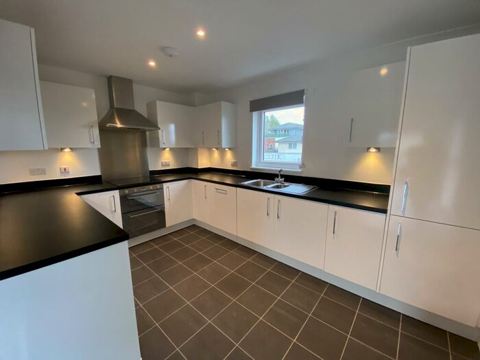 2 Bedroom Flat To Rent In Kingfisher Close, Warwick, CV34