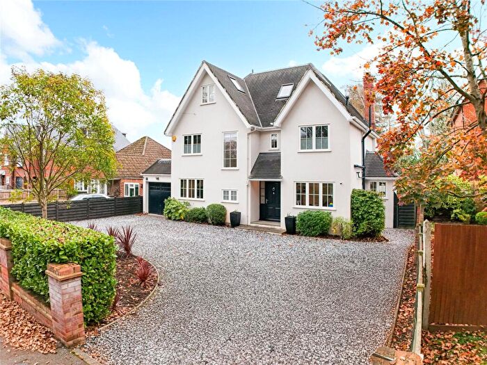 5 Bedroom Detached House For Sale In Westcar Lane, Walton-on-Thames, KT12