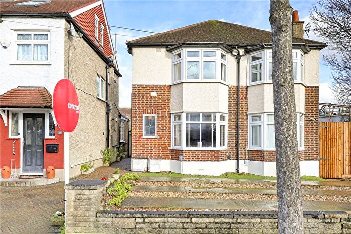 2 Bedroom Flat For Sale In Queens Grove Road, Chingford, London, E4