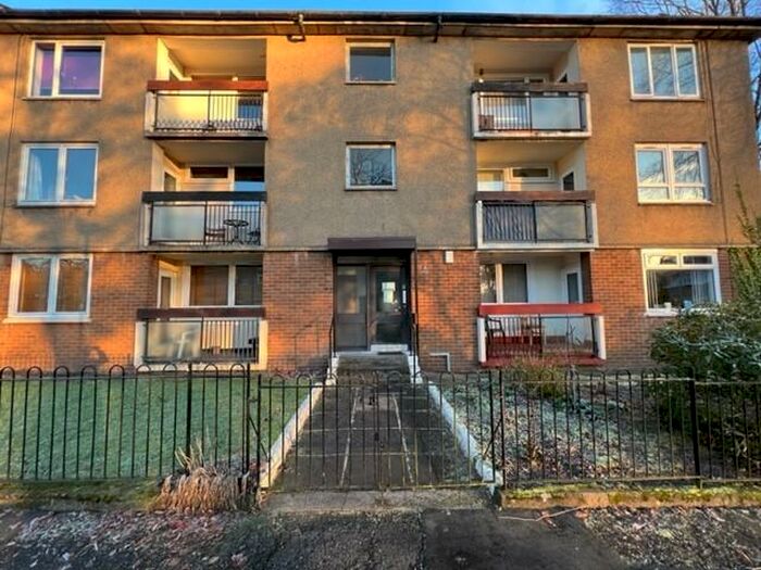 2 Bedroom Flat To Rent In Dumbreck Path, Dumbreck, G41