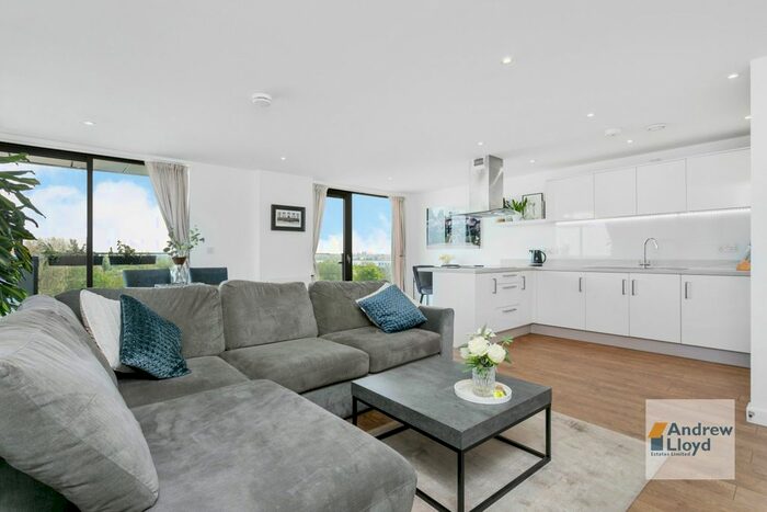 2 Bedroom Flat For Sale In Bedroom Flat – Lapwing Heights, Waterside Way, Tottenham Hale, N17