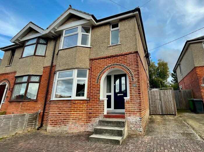 3 Bedroom Semi-Detached House To Rent In Drake Road, Bishopstoke, SO50