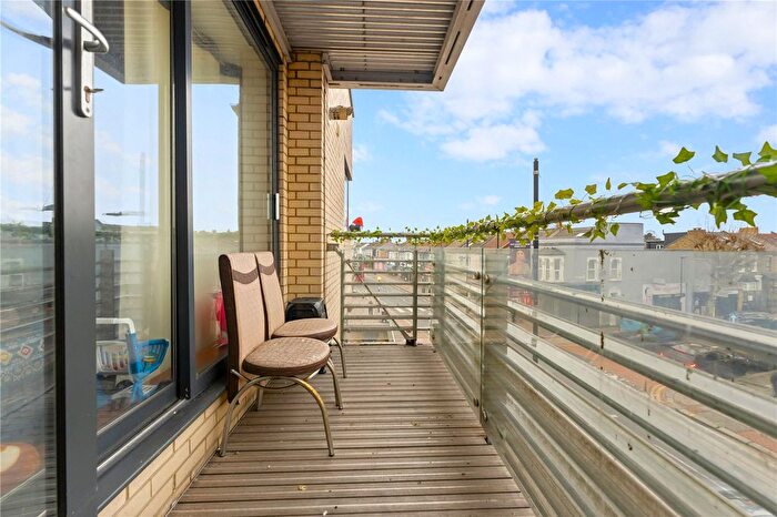 1 Bedroom Flat For Sale In Green Street, Forest Gate, London, E7